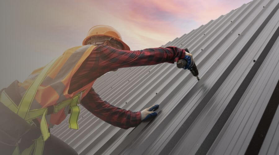 Professional gutter cleaning in Amana, IA